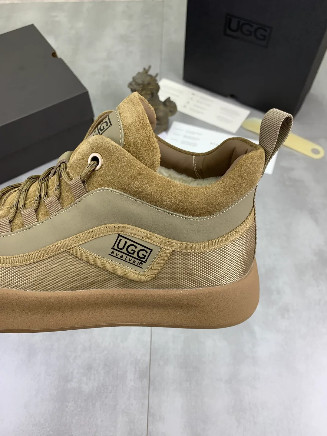 Men's shoes 💰P640 New arrival 🆕🆕🆕 New IUGGI men's shoes. Real cowhide on the outside. Australian wool on the inside. Lightweight and easy to put on. The brand logo has a high-end feel. Men's style! Men's style! Retro outdoor shoes are rarely seen on the market. They look great on the feet. Mainly because they are so stylish. Color: black, gray, maroon. Size: 39-44 999-20